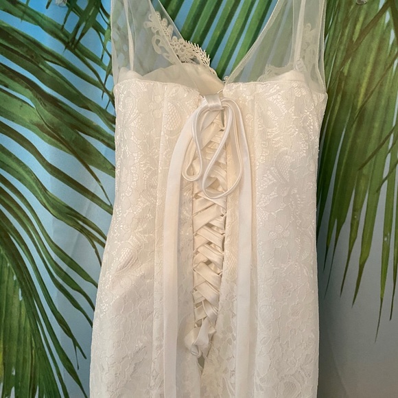 Mermaid lace wedding dress - Picture 4 of 4